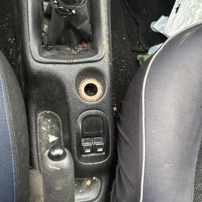 Baguette de coffre PEUGEOT 206 Photo n°17