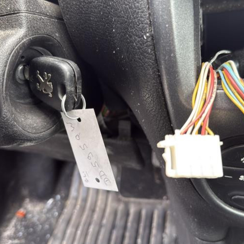 Baguette de coffre PEUGEOT 206 Photo n°18