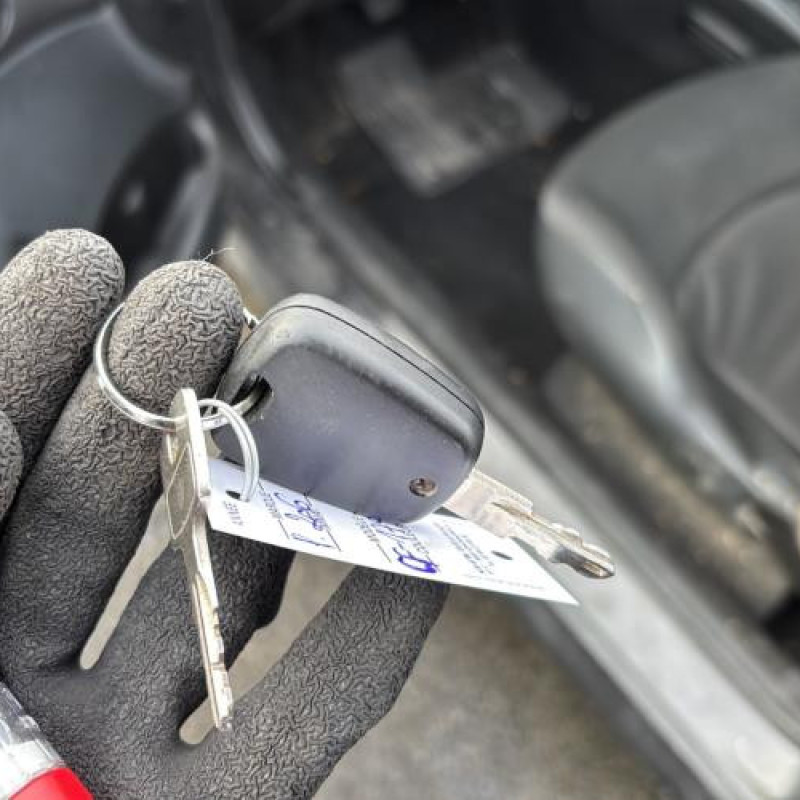 Baguette de coffre PEUGEOT 206 Photo n°20