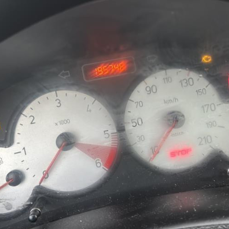 Compteur PEUGEOT 206 Photo n°8