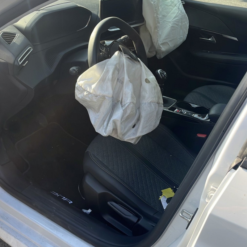 PEUGEOT 208 2 PHASE 1 1.2 PURETECH - 12V TURBO Photo n°6