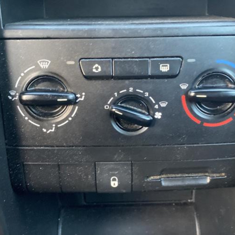 Reservoir essence PEUGEOT 207 Photo n°8