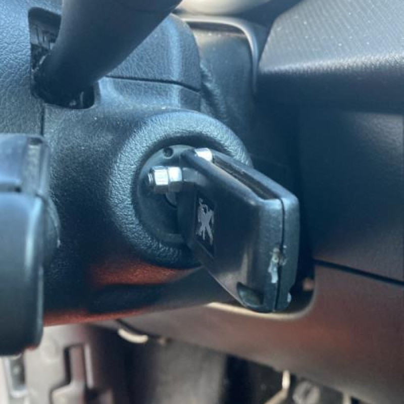 Reservoir essence PEUGEOT 207 Photo n°10