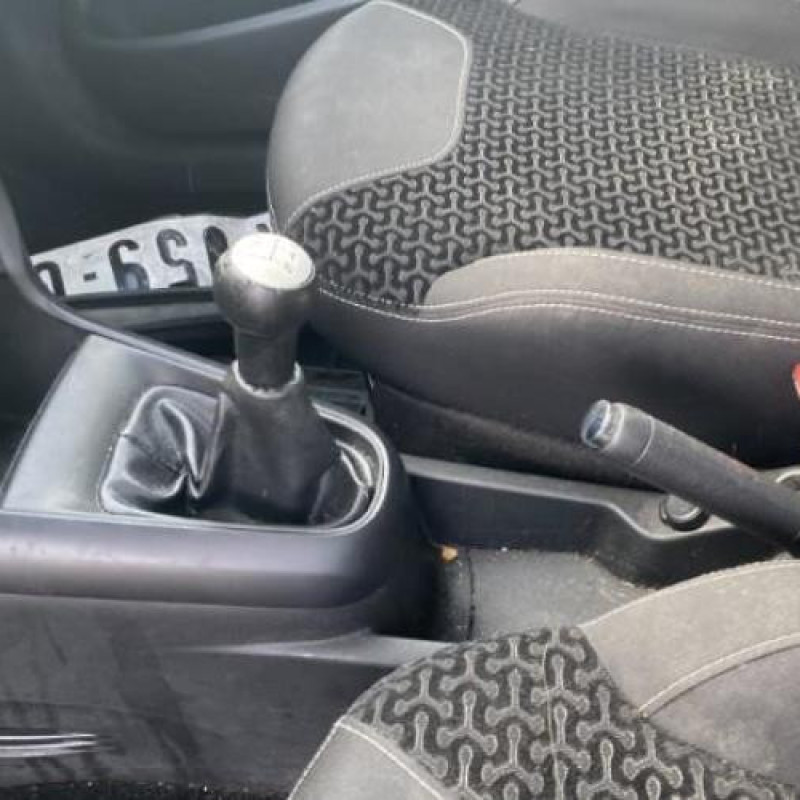 Pare choc arriere CITROEN C3 2 Photo n°13