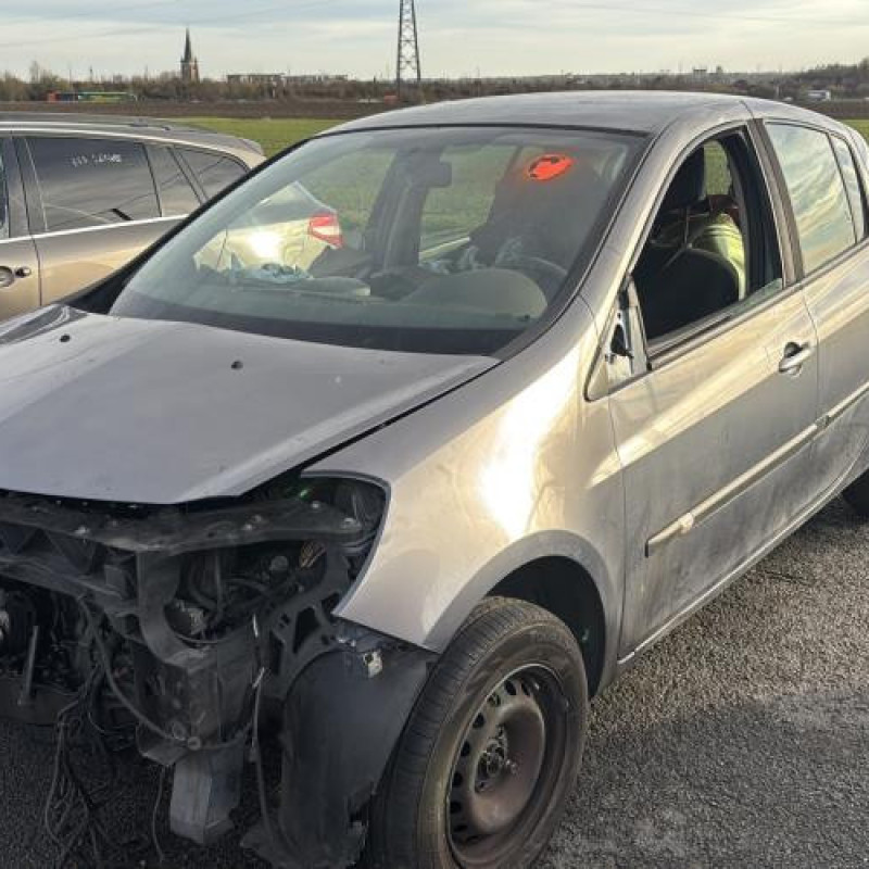 Aile avant gauche RENAULT CLIO 3 Photo n°6