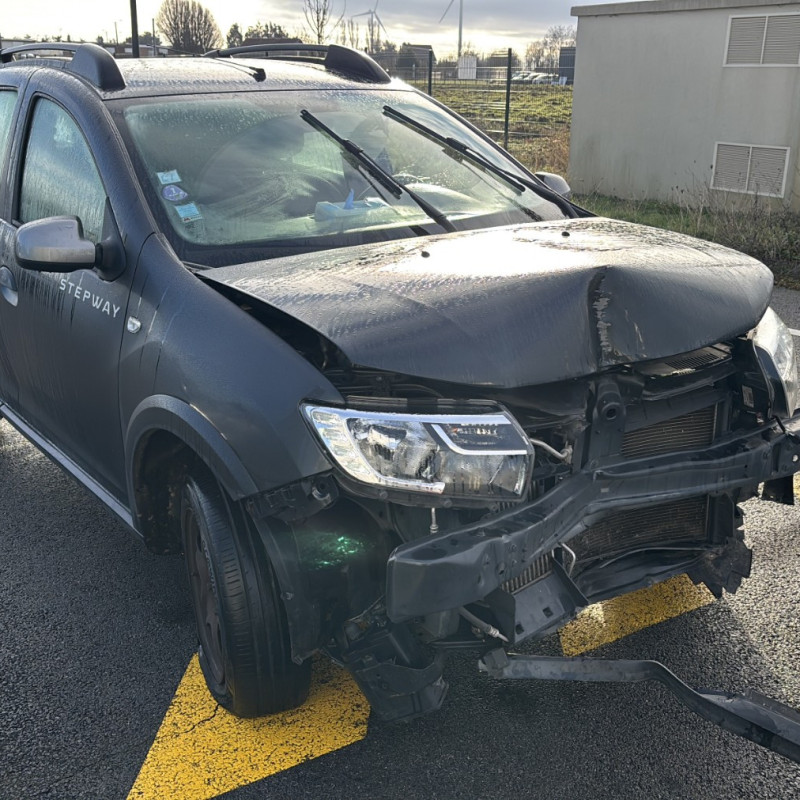 DACIA SANDERO 2 PHASE 2 0.9i - 12V TURBO TCE 90 Photo n°2