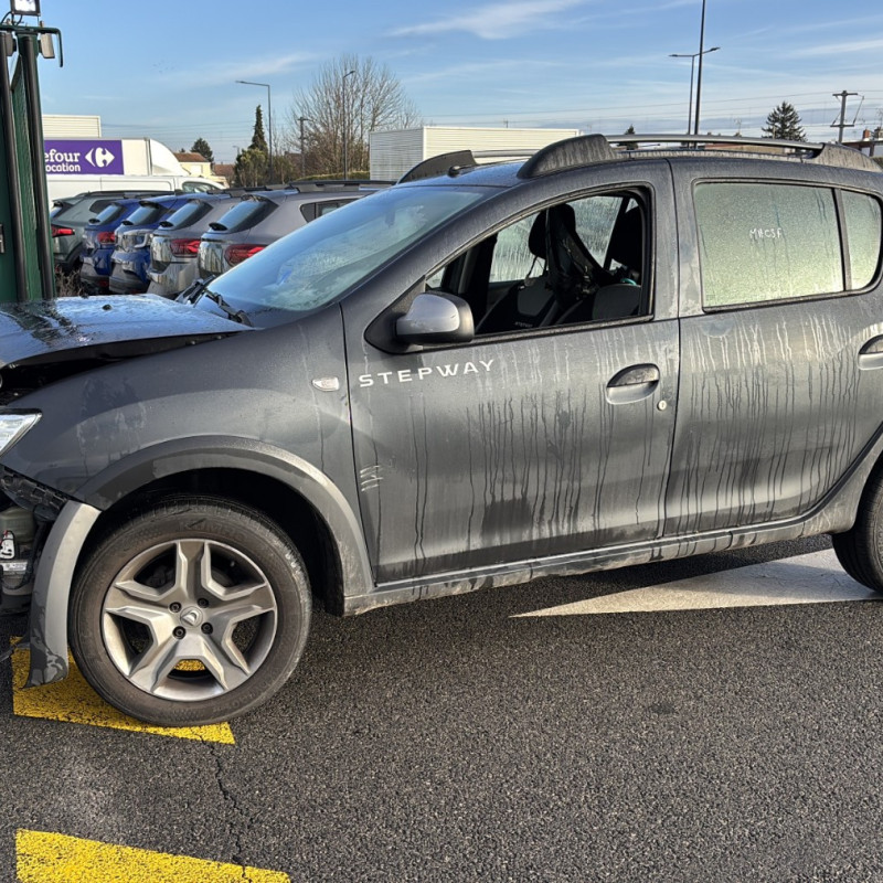 DACIA SANDERO 2 PHASE 2 0.9i - 12V TURBO TCE 90 Photo n°3