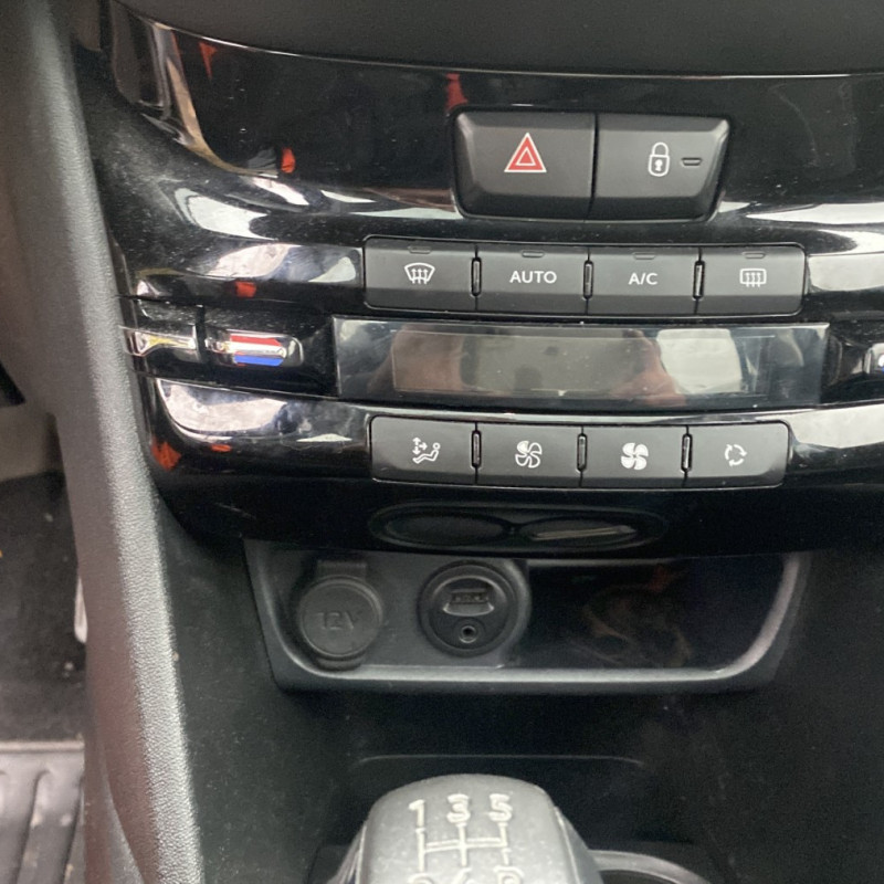 PEUGEOT 208 1 PHASE 2 1.2 VTI - 12V Photo n°8