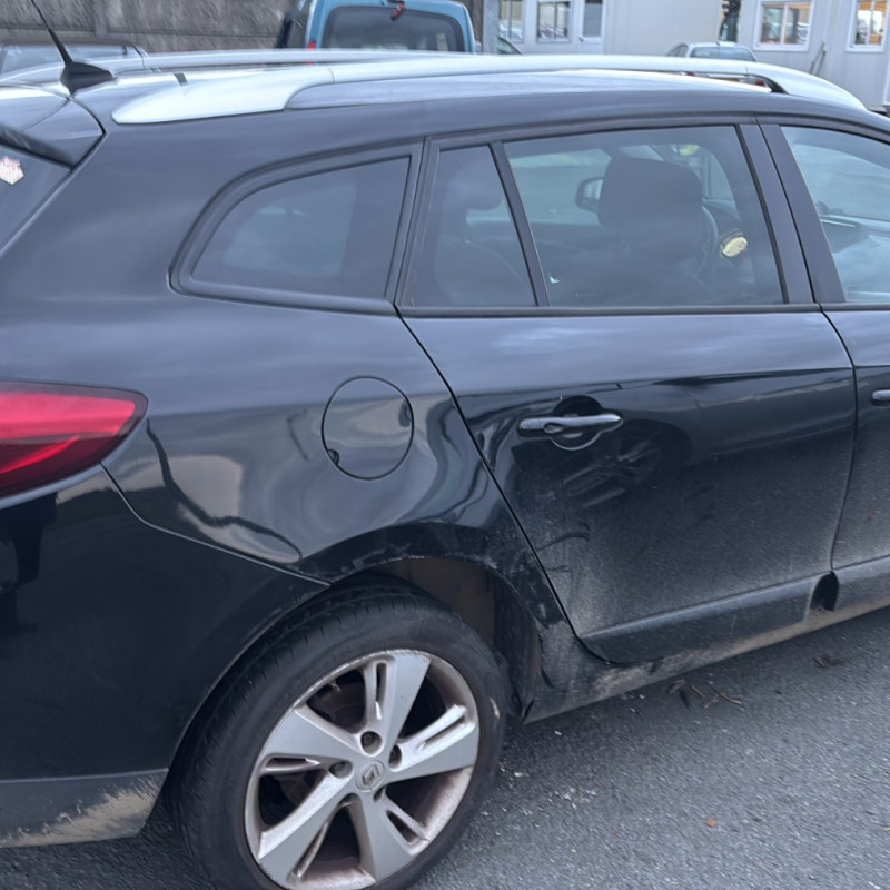 RENAULT MEGANE 3 PHASE 3 BREAK 1.5 DCI - 8V TURBO Photo n°7