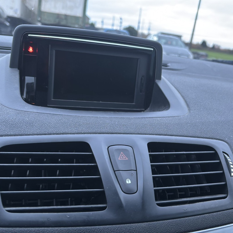 RENAULT MEGANE 3 PHASE 3 BREAK 1.5 DCI - 8V TURBO Photo n°17