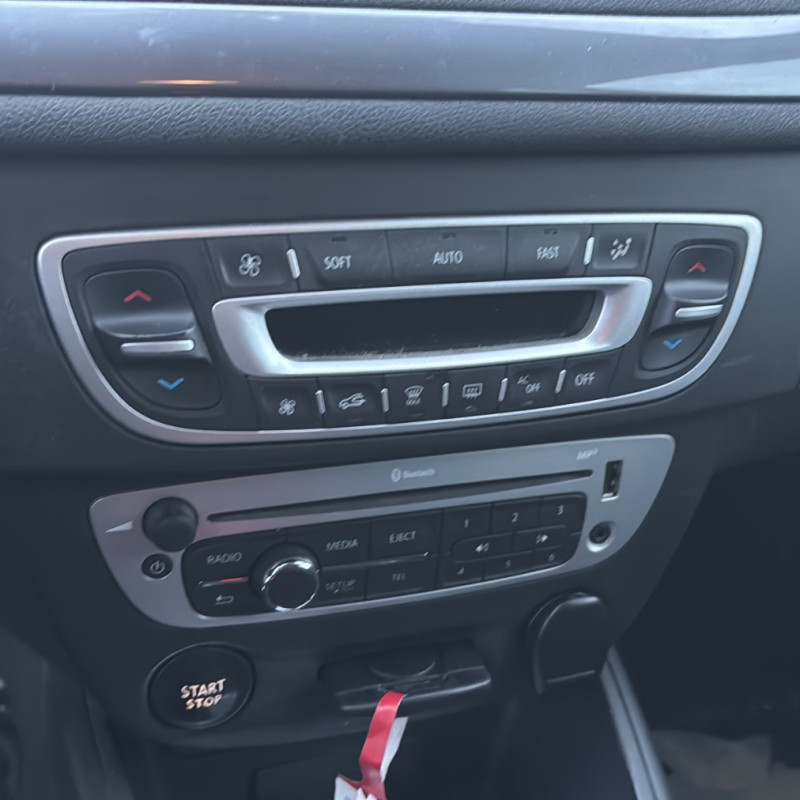 RENAULT MEGANE 3 PHASE 3 BREAK 1.5 DCI - 8V TURBO Photo n°18