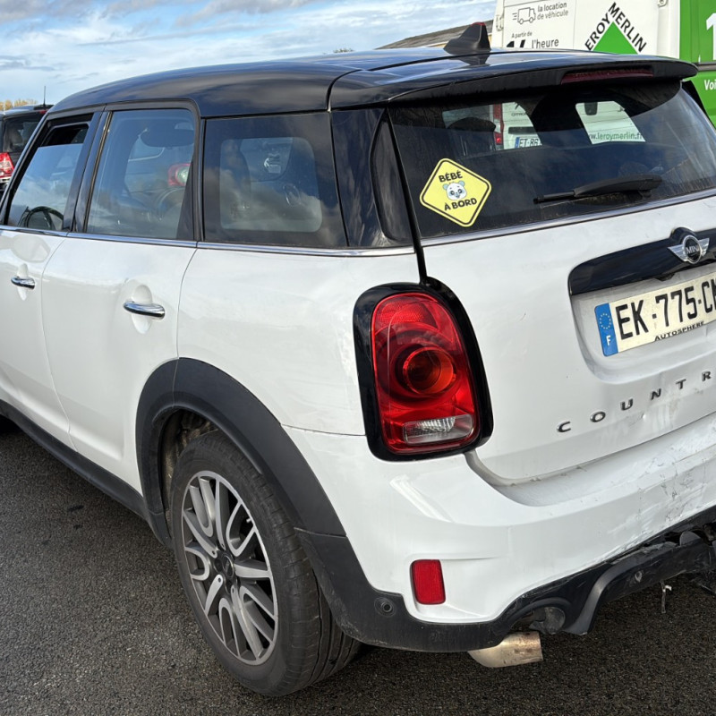 MINI MINI 3 F60 COUNTRYMAN PHASE 1 BREAK 2.0D - 16V TURBO COOPER D Photo n°4