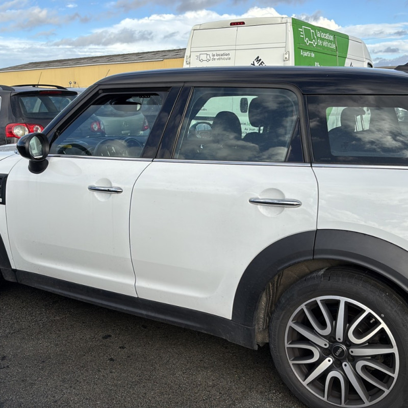 MINI MINI 3 F60 COUNTRYMAN PHASE 1 BREAK 2.0D - 16V TURBO COOPER D Photo n°6