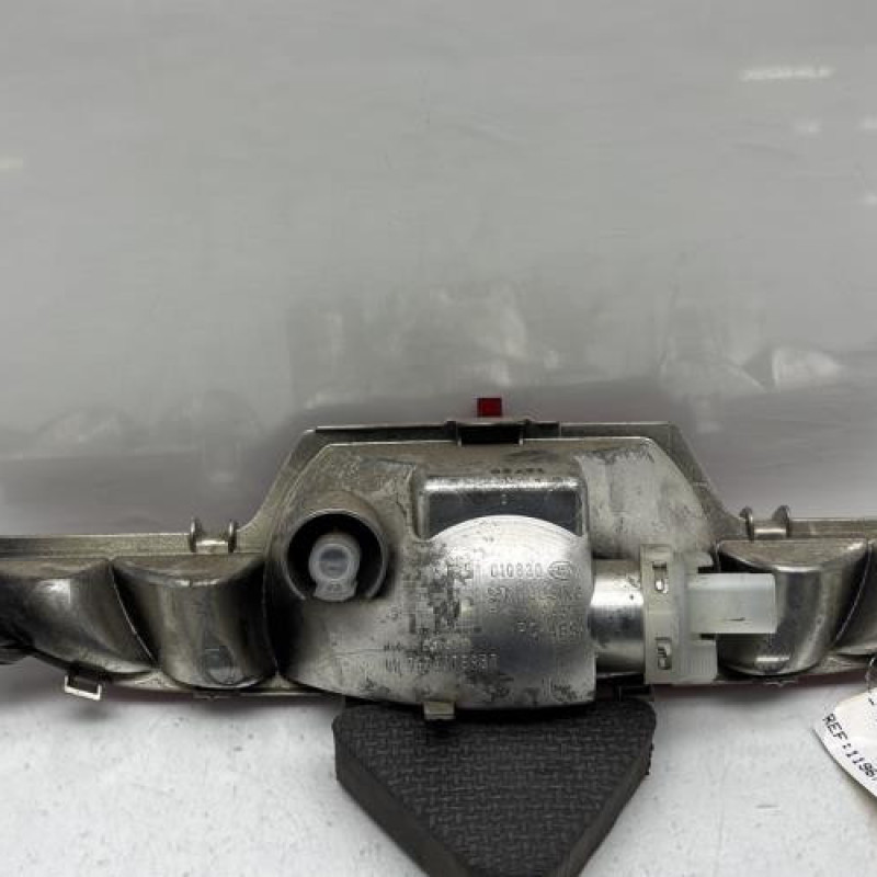 Anti brouillard arriere PEUGEOT 208 1 Photo n°2