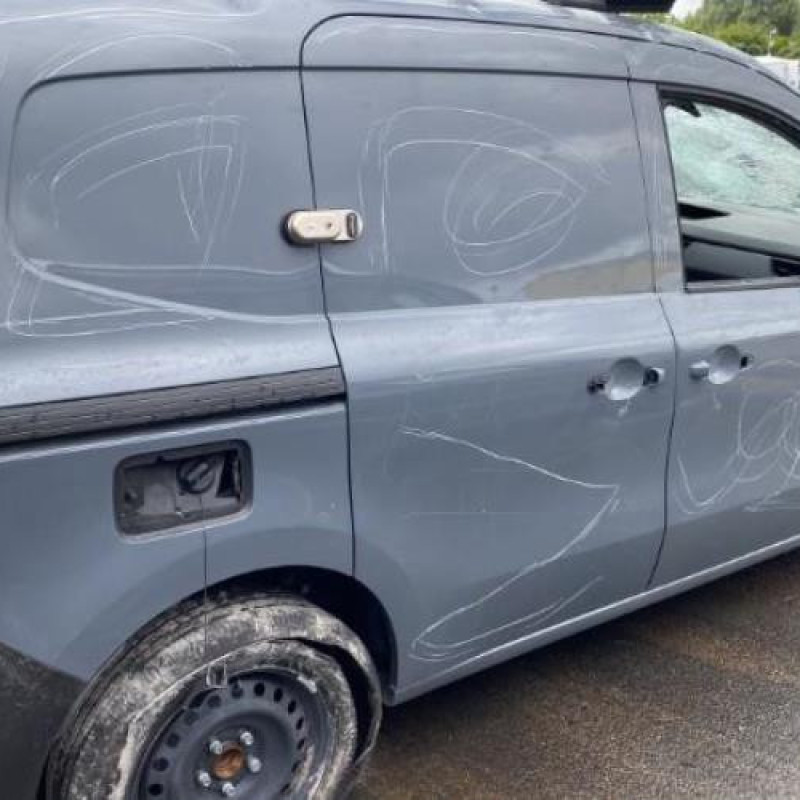 Pare boue avant gauche NISSAN TOWNSTAR Photo n°8