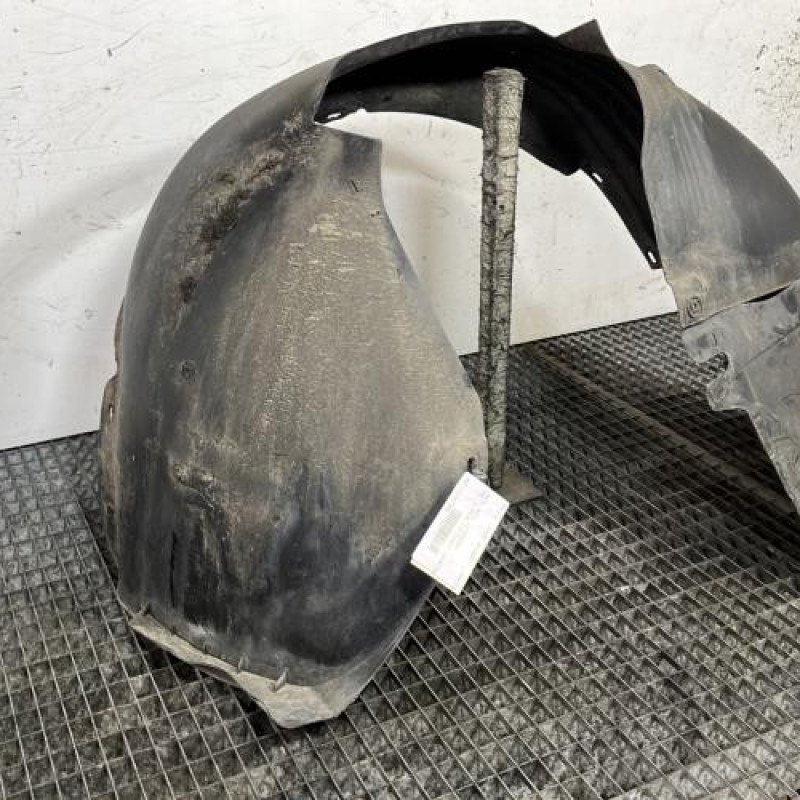 Pare boue avant gauche VOLKSWAGEN GOLF 5 Photo n°2