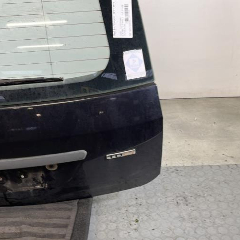 Malle/Hayon arriere FORD FIESTA 5 Photo n°4