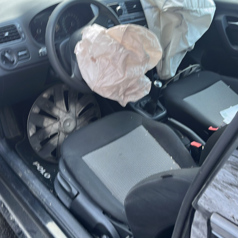 VOLKSWAGEN POLO 5 PHASE 1 1.6 TDI - 16V TURBO Photo n°6