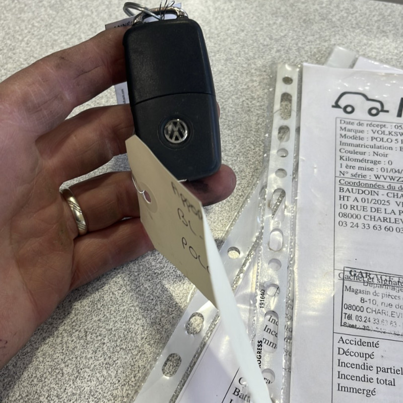 VOLKSWAGEN POLO 5 PHASE 1 1.6 TDI - 16V TURBO Photo n°12