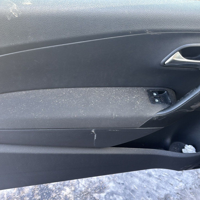 VOLKSWAGEN POLO 5 PHASE 1 1.6 TDI - 16V TURBO Photo n°17