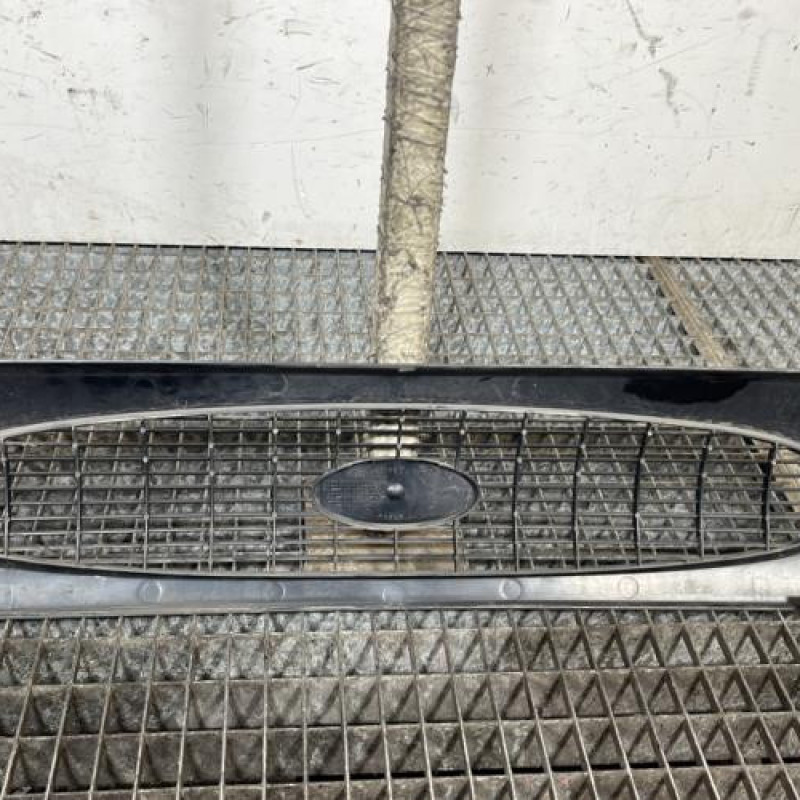 Calandre FORD FIESTA 4 Photo n°4