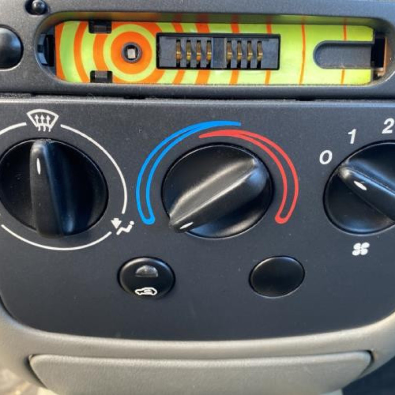 Calandre FORD FIESTA 4 Photo n°12