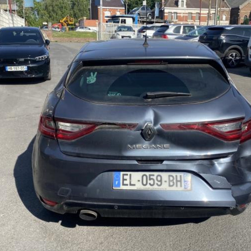 Becquet RENAULT MEGANE 4 Photo n°10