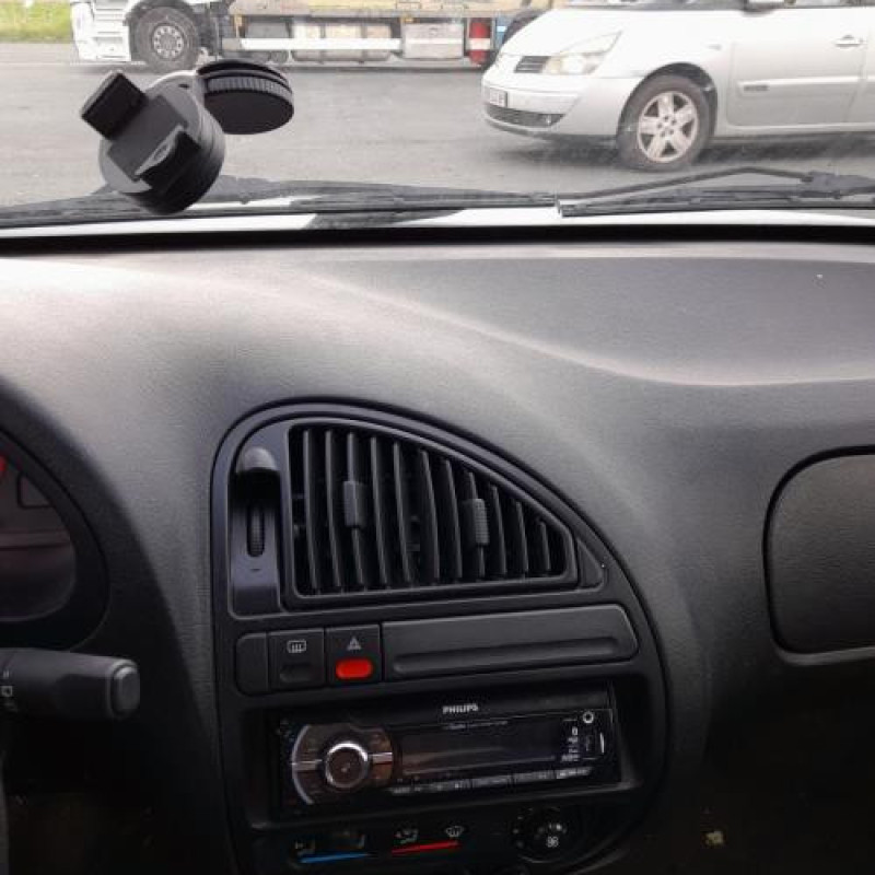 Face avant CITROEN SAXO Photo n°18