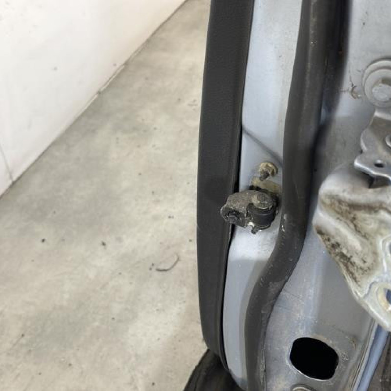 Porte arriere gauche FORD FIESTA 5 Photo n°4