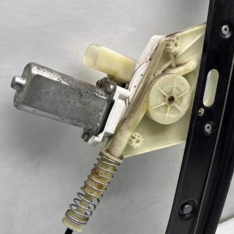 Leve vitre electrique avant gauche BMW SERIE 1 E81 Photo n°2