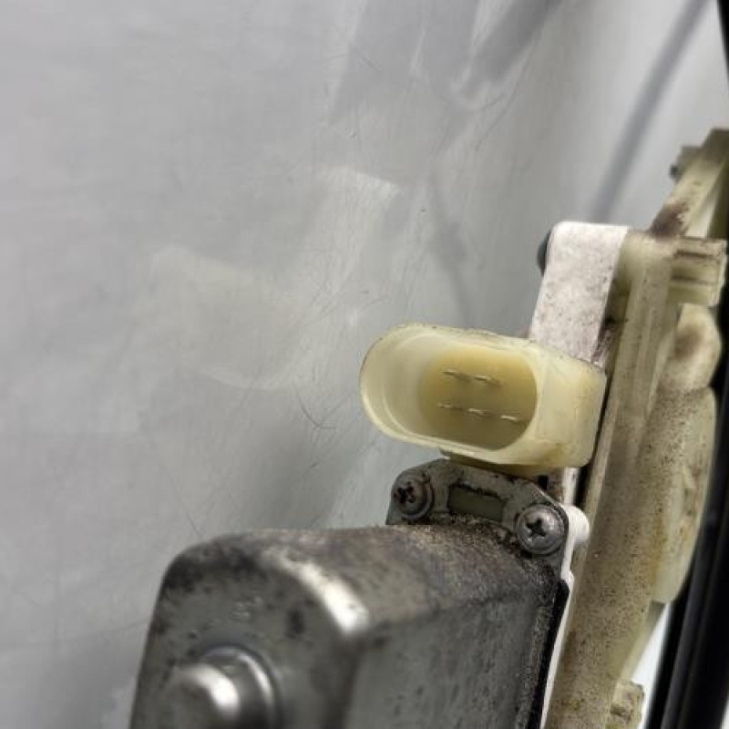 Leve vitre electrique avant gauche BMW SERIE 1 E81 Photo n°3