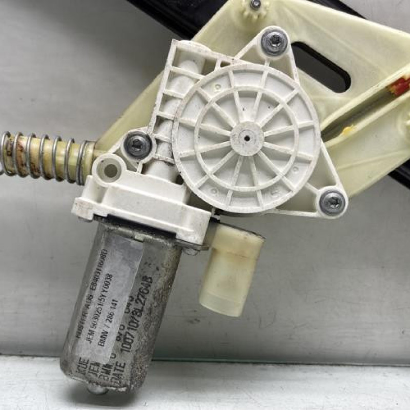 Leve vitre electrique avant gauche BMW SERIE 1 E81 Photo n°8