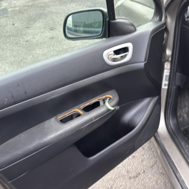 Feu arriere stop central PEUGEOT 307 Photo n°9