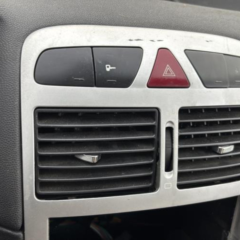 Feu arriere stop central PEUGEOT 307 Photo n°15