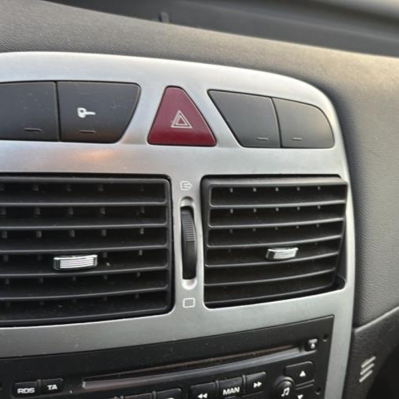 Feu arriere stop central PEUGEOT 307 Photo n°19