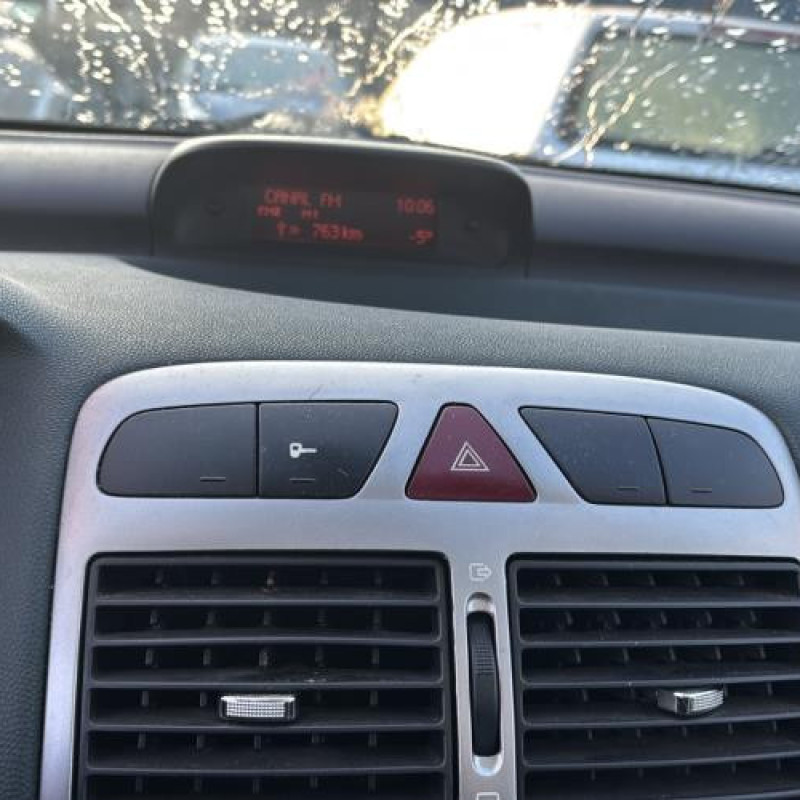 Feu arriere stop central PEUGEOT 307 Photo n°15