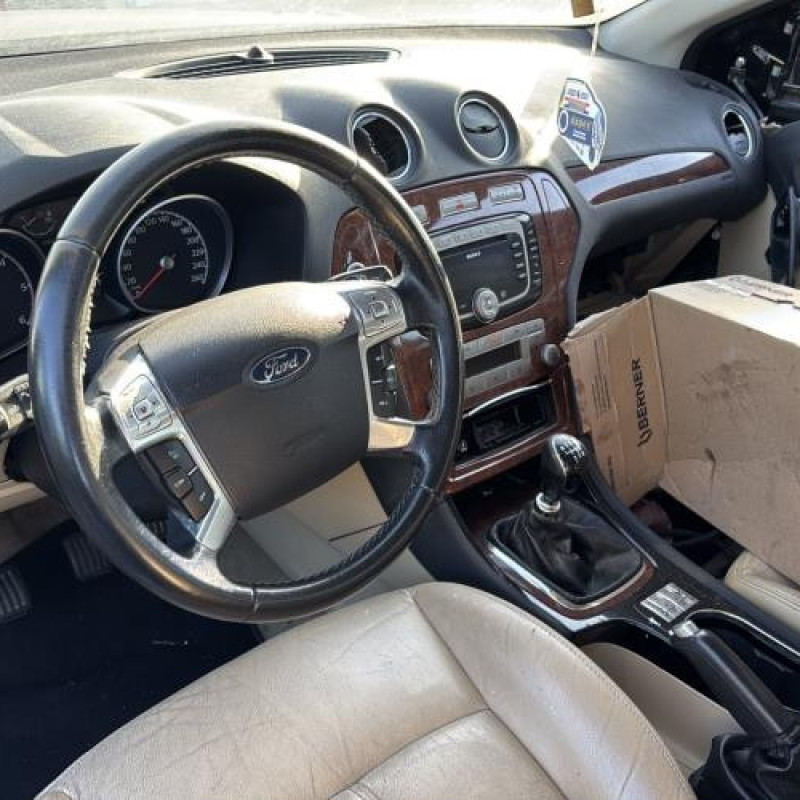 Pare boue avant gauche FORD MONDEO 3 Photo n°19