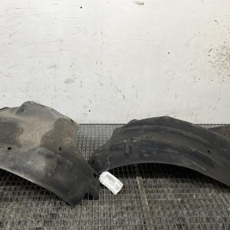 Pare boue avant gauche RENAULT MEGANE 4 Photo n°4