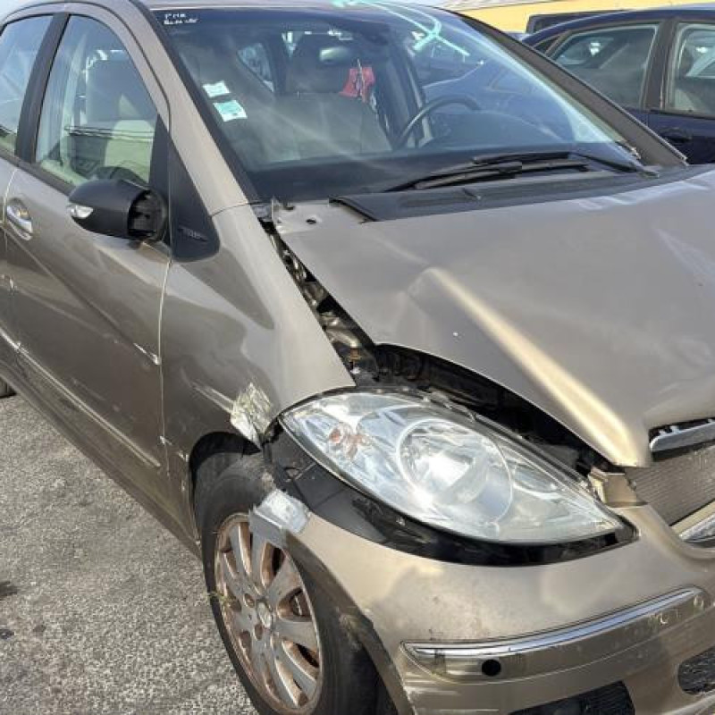 Malle/Hayon arriere MERCEDES CLASSE A 169 Photo n°10