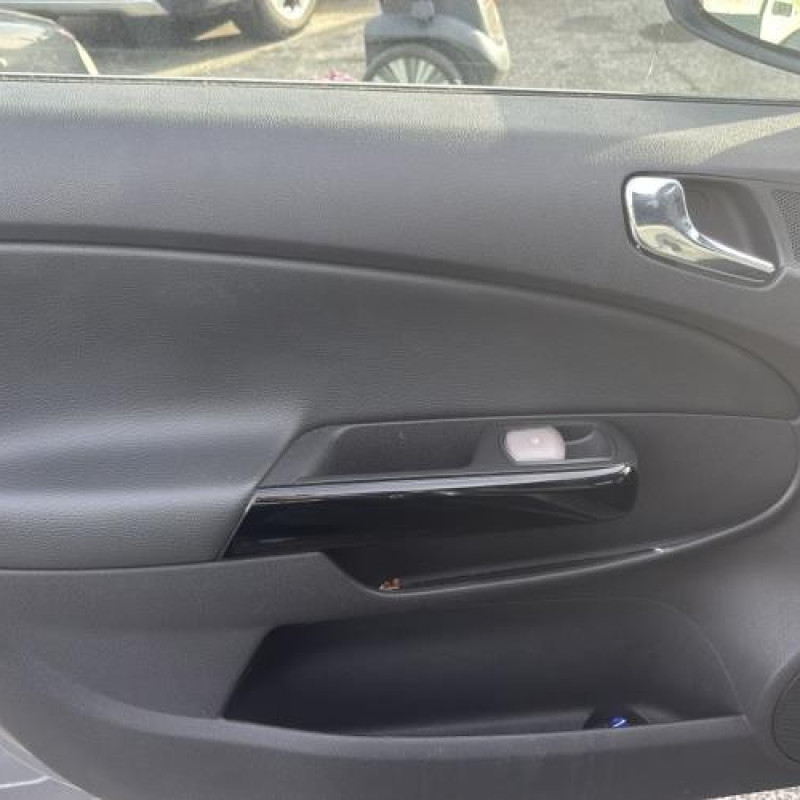 Pare choc arriere OPEL CORSA D Photo n°18