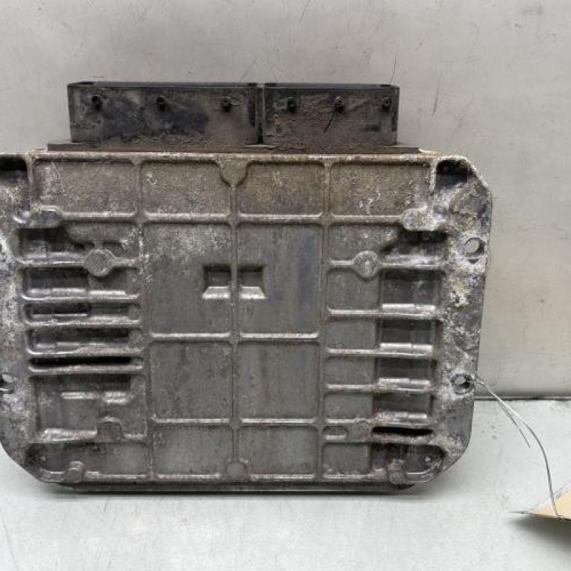 Calculateur moteur OPEL ZAFIRA B Photo n°4