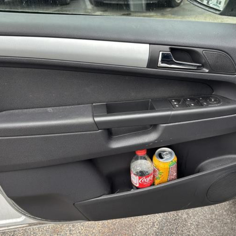 Calculateur moteur OPEL ZAFIRA B Photo n°15