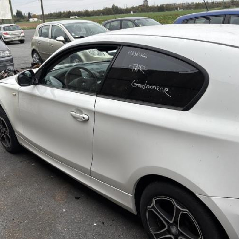 Bouton de coffre BMW SERIE 1 E81 Photo n°20