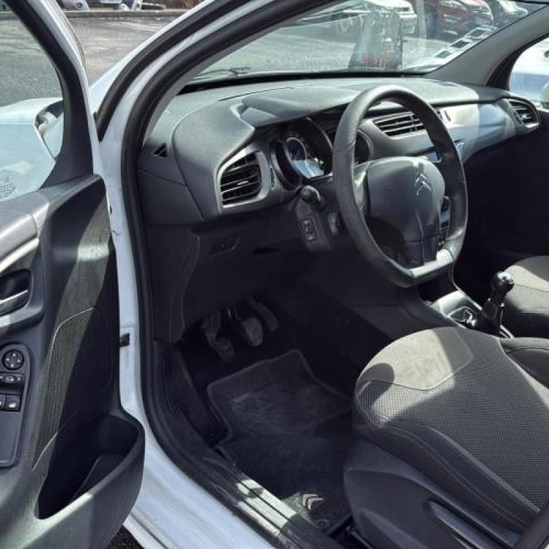 Custode arriere droit CITROEN C3 2 Photo n°16