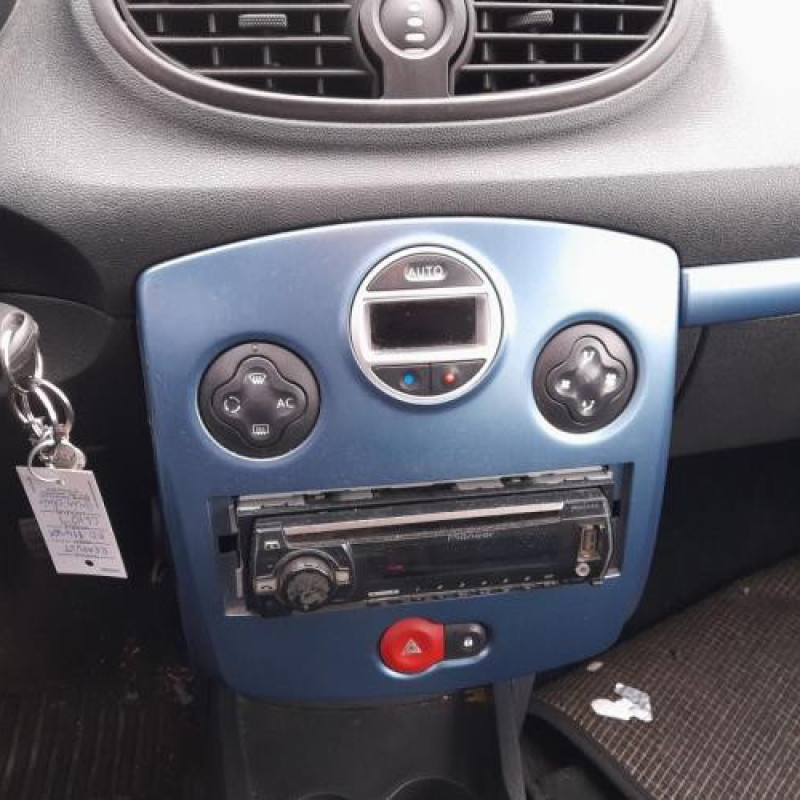 Aile avant gauche RENAULT CLIO 3 Photo n°13