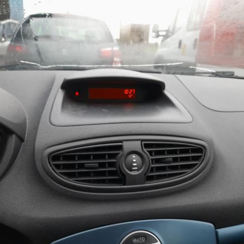 Aile avant gauche RENAULT CLIO 3 Photo n°14