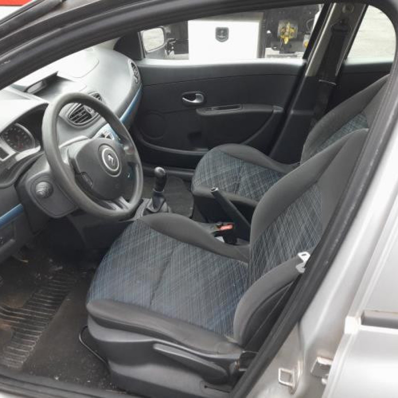 Capot RENAULT CLIO 3 Photo n°16