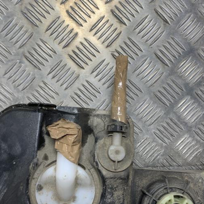 Reservoir AdBlue CITROEN C3 3 Photo n°4