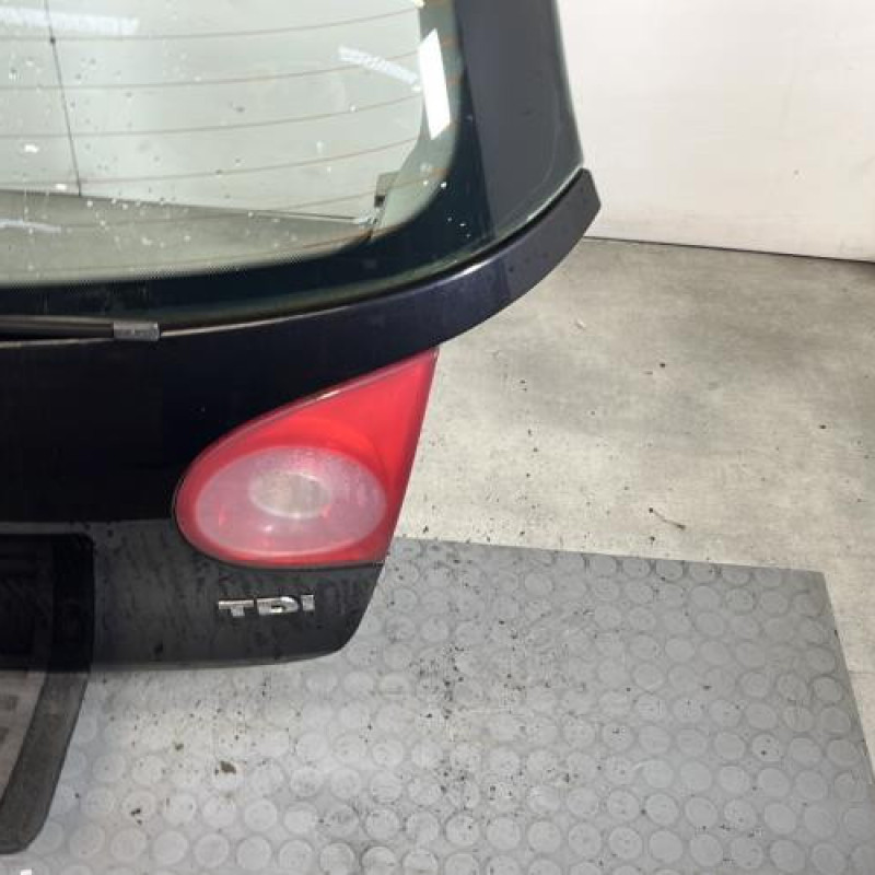 Malle/Hayon arriere VOLKSWAGEN GOLF 5 Photo n°4