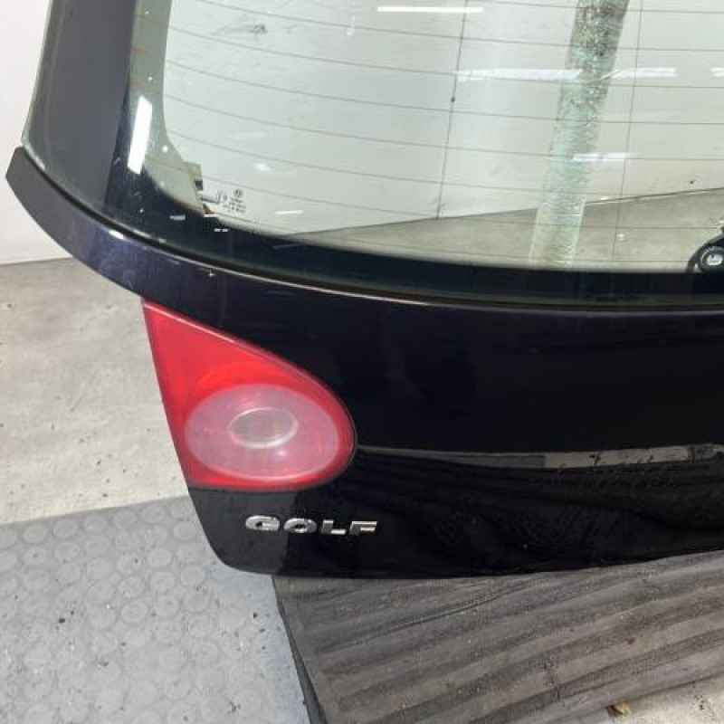 Malle/Hayon arriere VOLKSWAGEN GOLF 5 Photo n°5